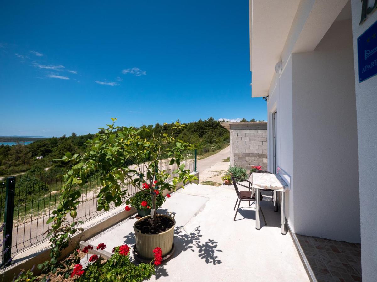 Apartments Tri Mora Ražanac Eksteriør bilde