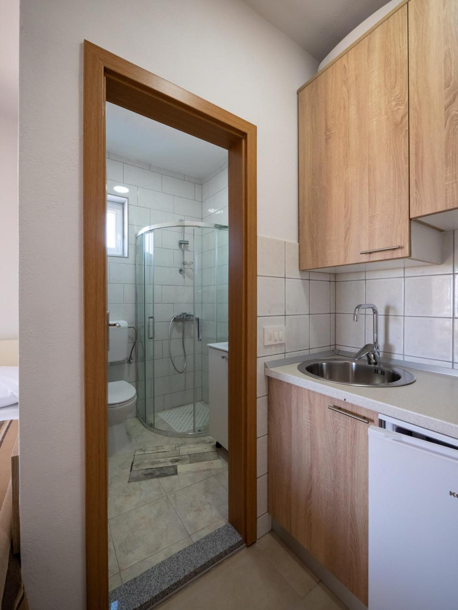 Apartments Tri Mora Ražanac Rom bilde