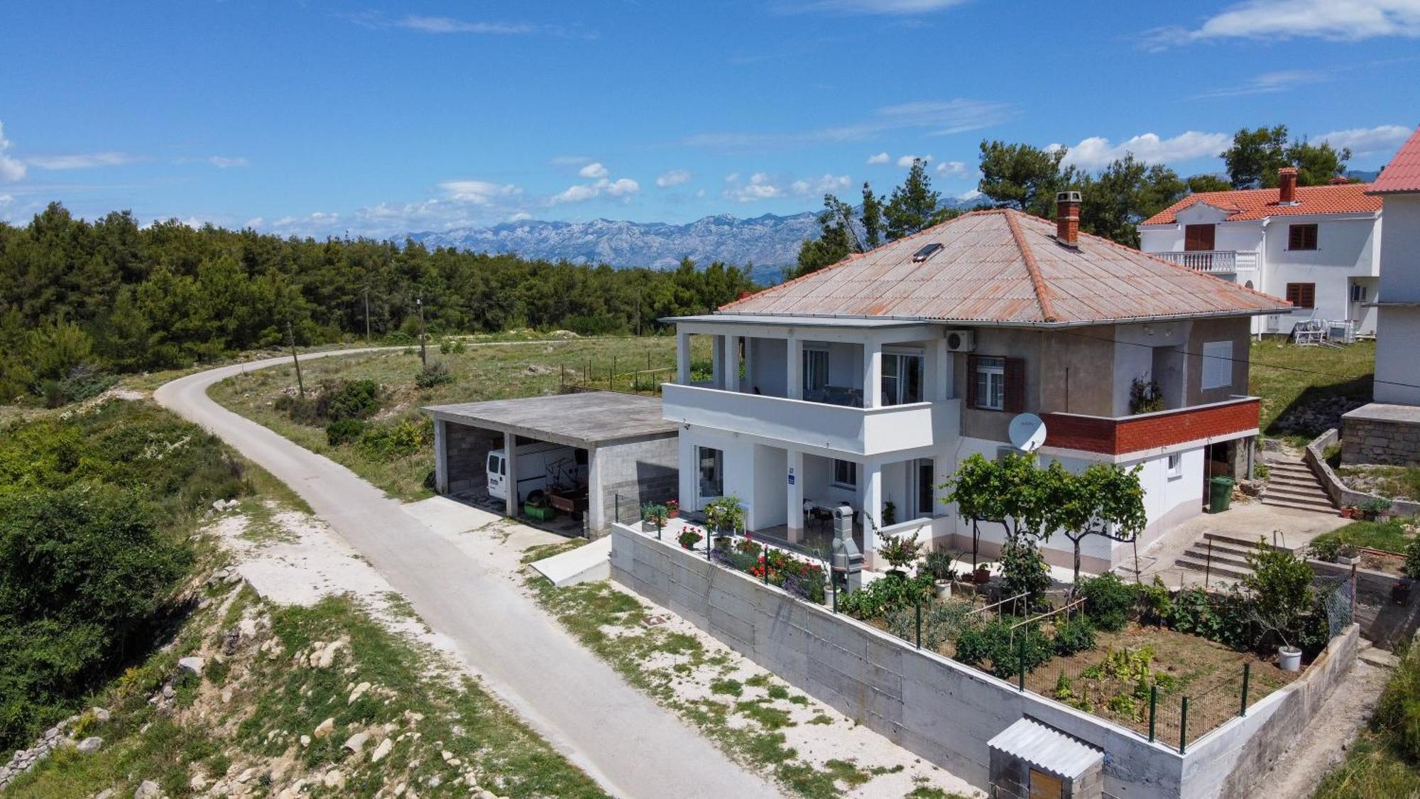 Apartments Tri Mora Ražanac Rom bilde