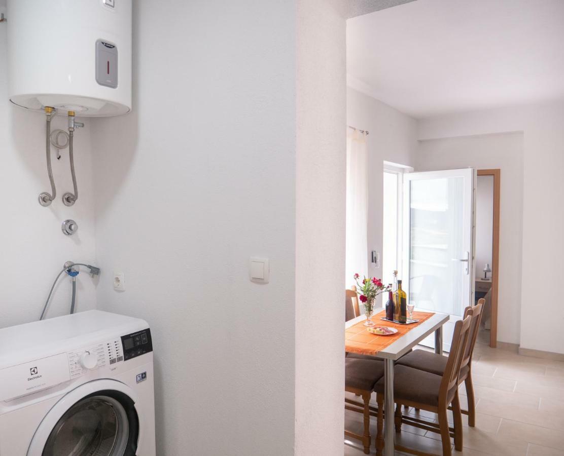 Apartments Tri Mora Ražanac Eksteriør bilde