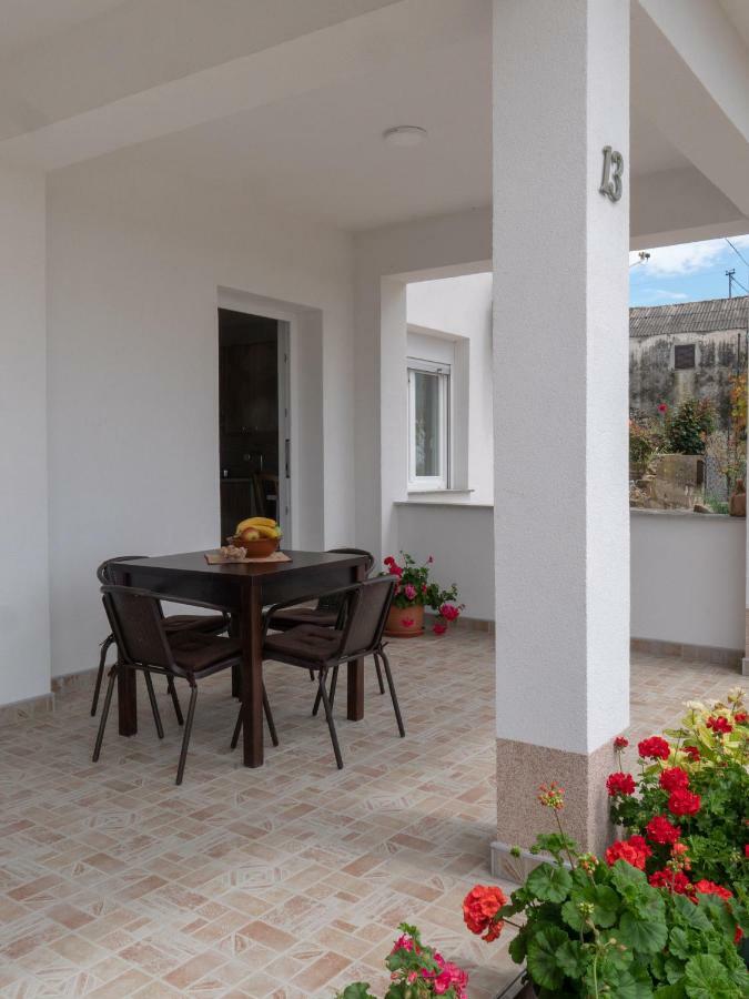 Apartments Tri Mora Ražanac Eksteriør bilde