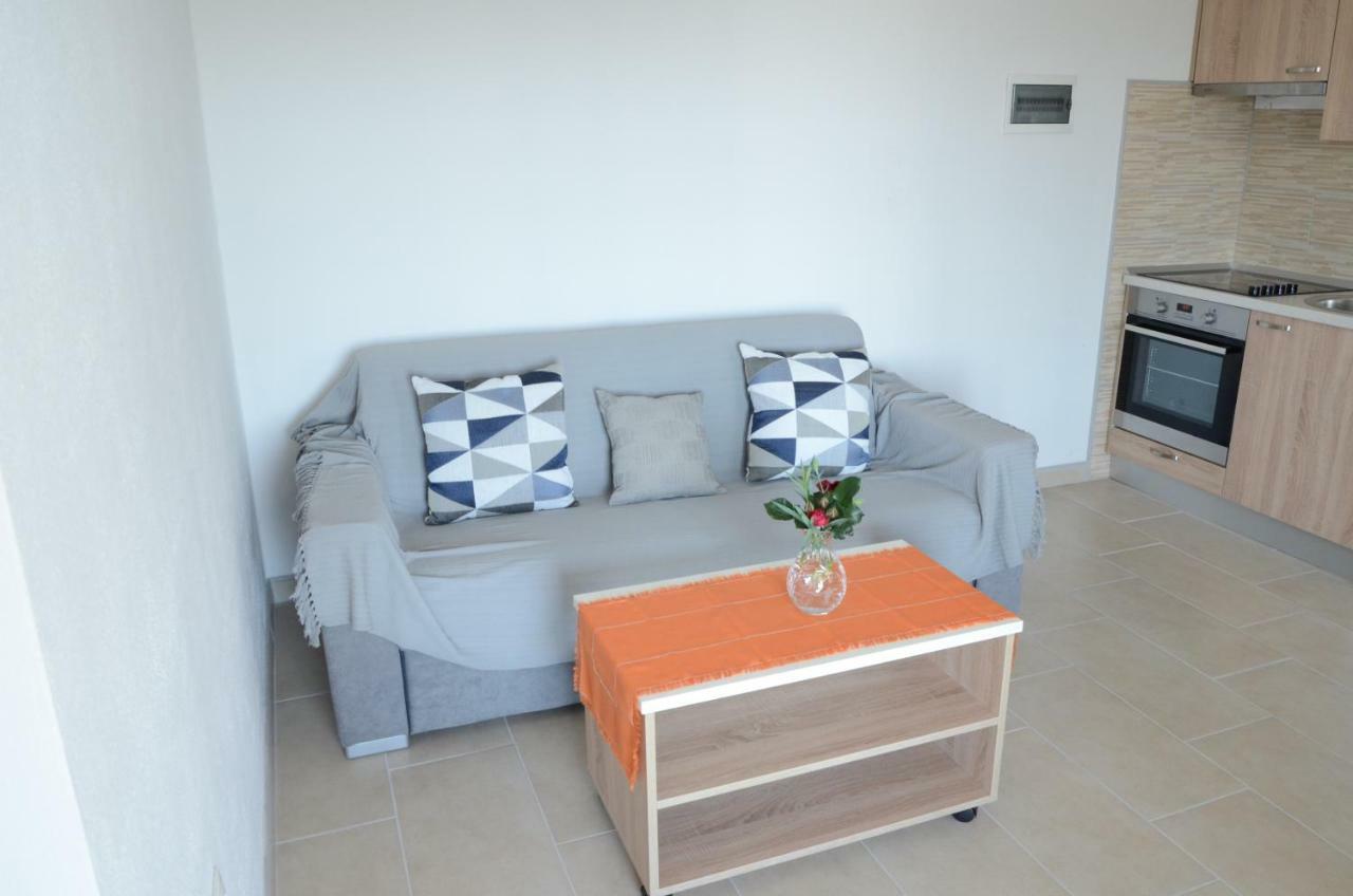Apartments Tri Mora Ražanac Eksteriør bilde