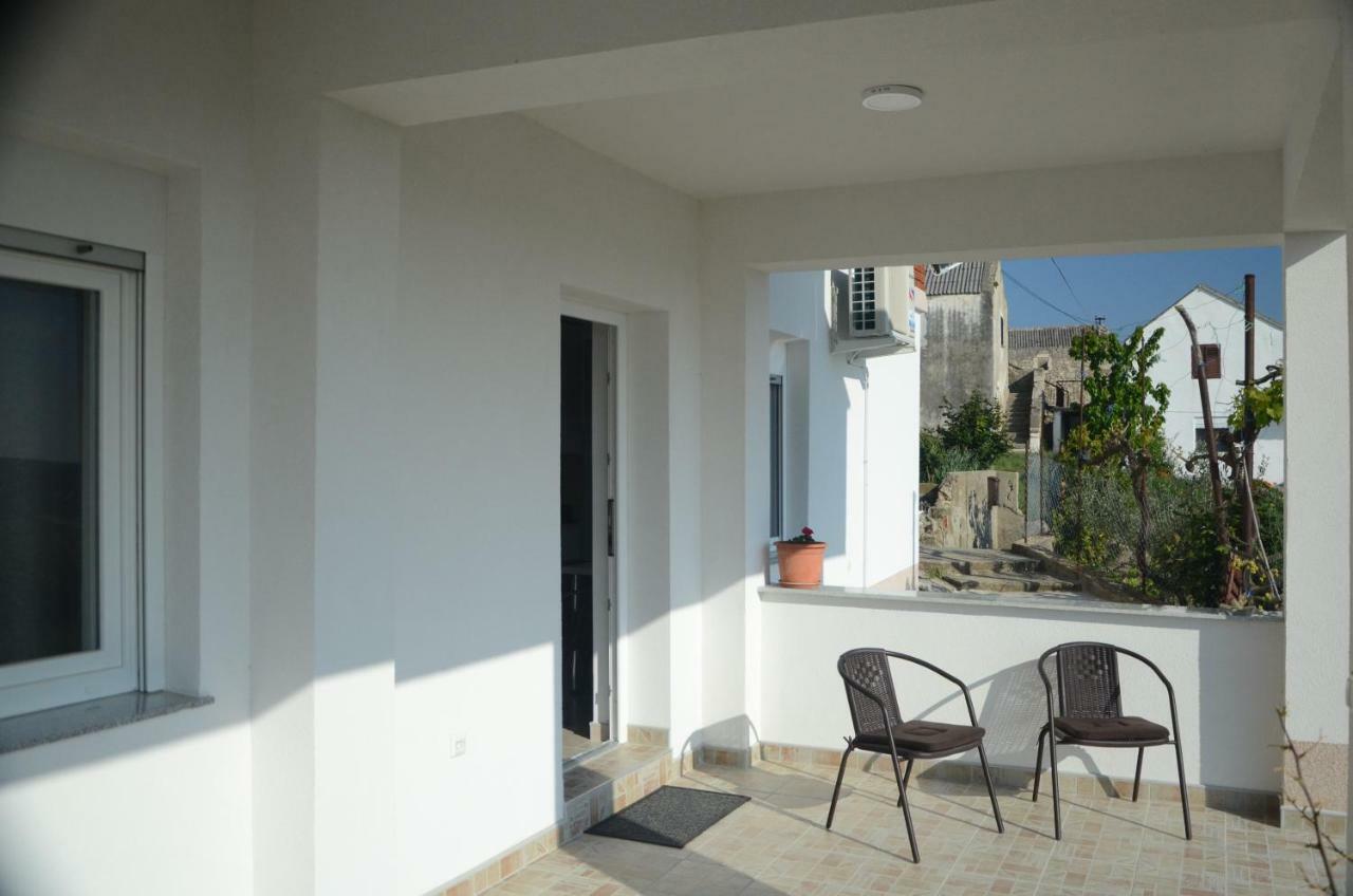 Apartments Tri Mora Ražanac Eksteriør bilde