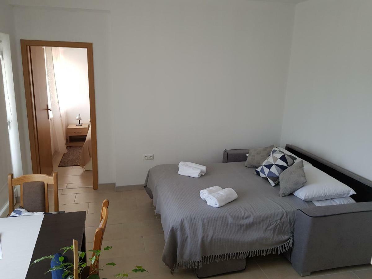 Apartments Tri Mora Ražanac Eksteriør bilde