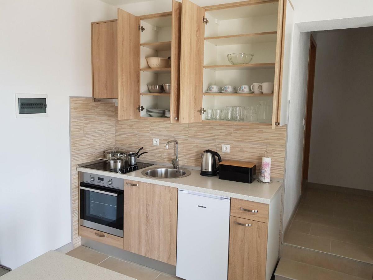 Apartments Tri Mora Ražanac Eksteriør bilde