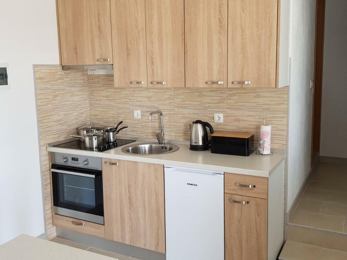 Apartments Tri Mora Ražanac Eksteriør bilde